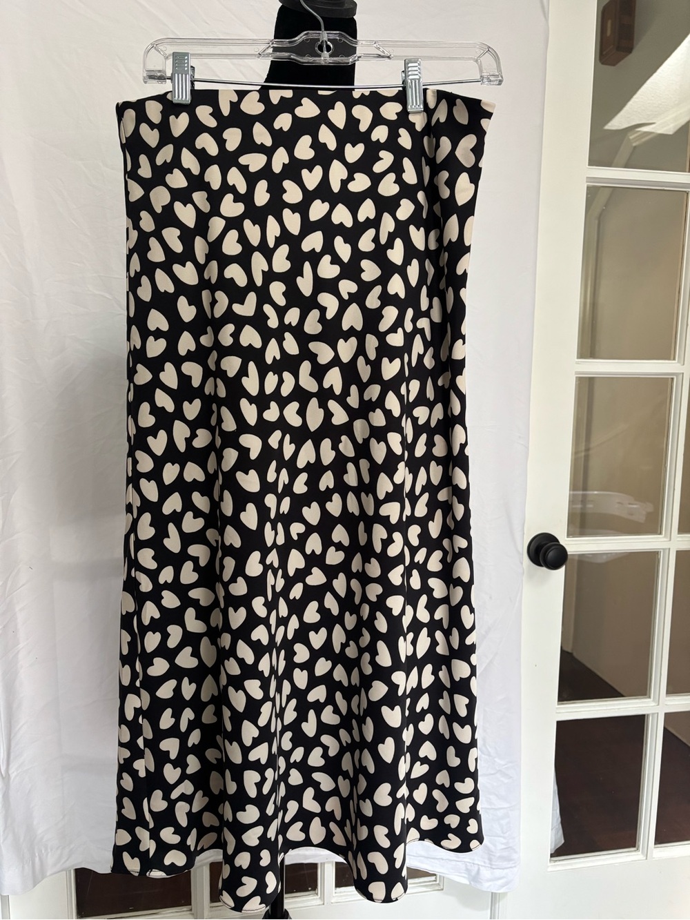 Ann Taylor Black Midi Skirt with Cream Heart Print Size M